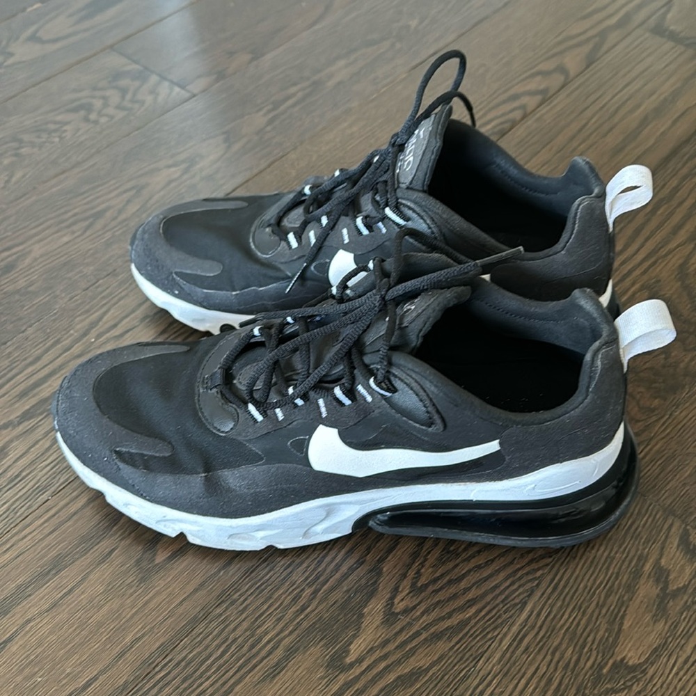 Nike Air Max 270 (Size 9.5)